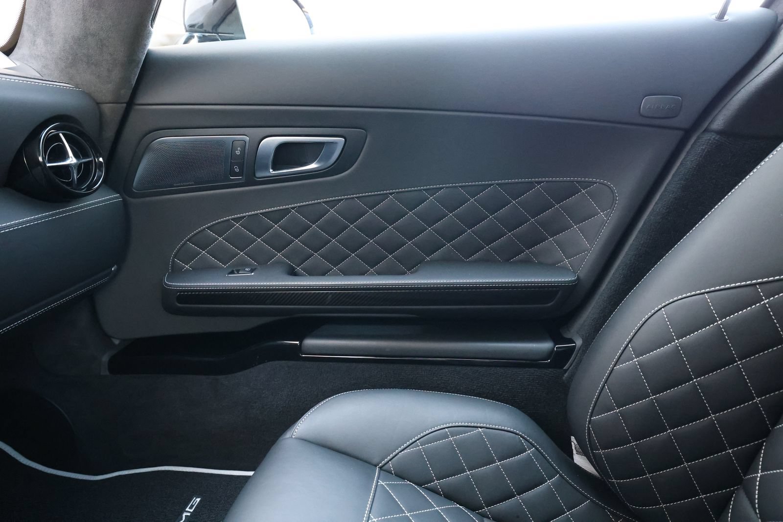 Used 2015 Mercedes-Benz SLS AMG GT Final Edition image 24