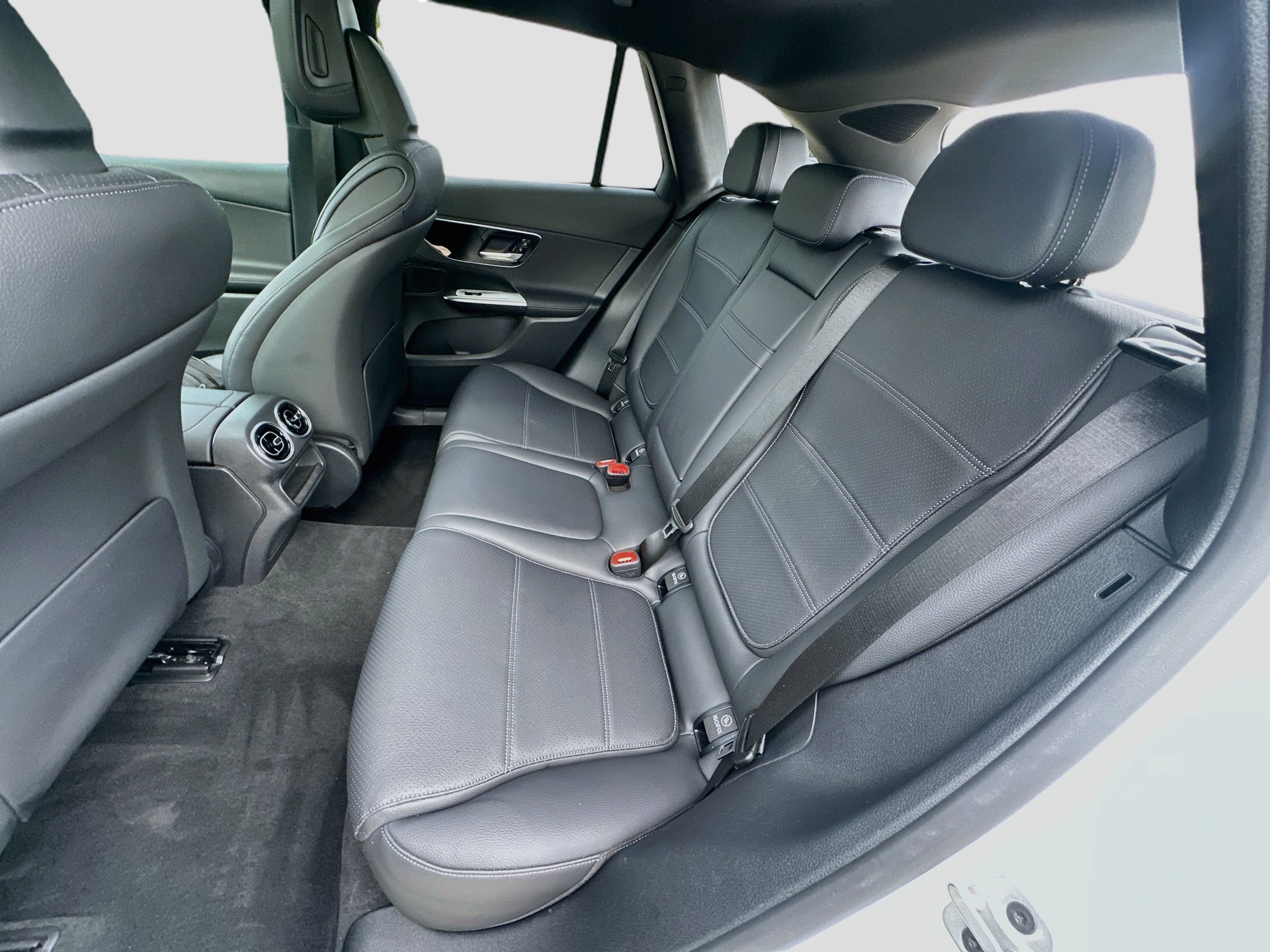 Used 2025 Mercedes-Benz GLC 300 4MATIC image 24