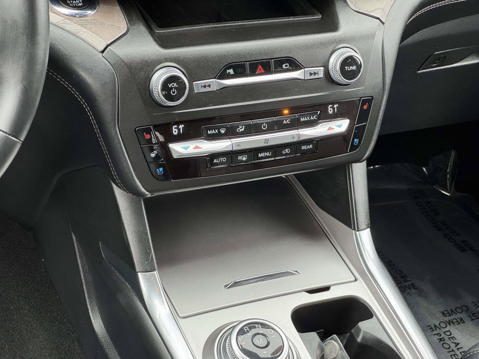 Used 2020 Ford Explorer Platinum AWD/4WD image 4