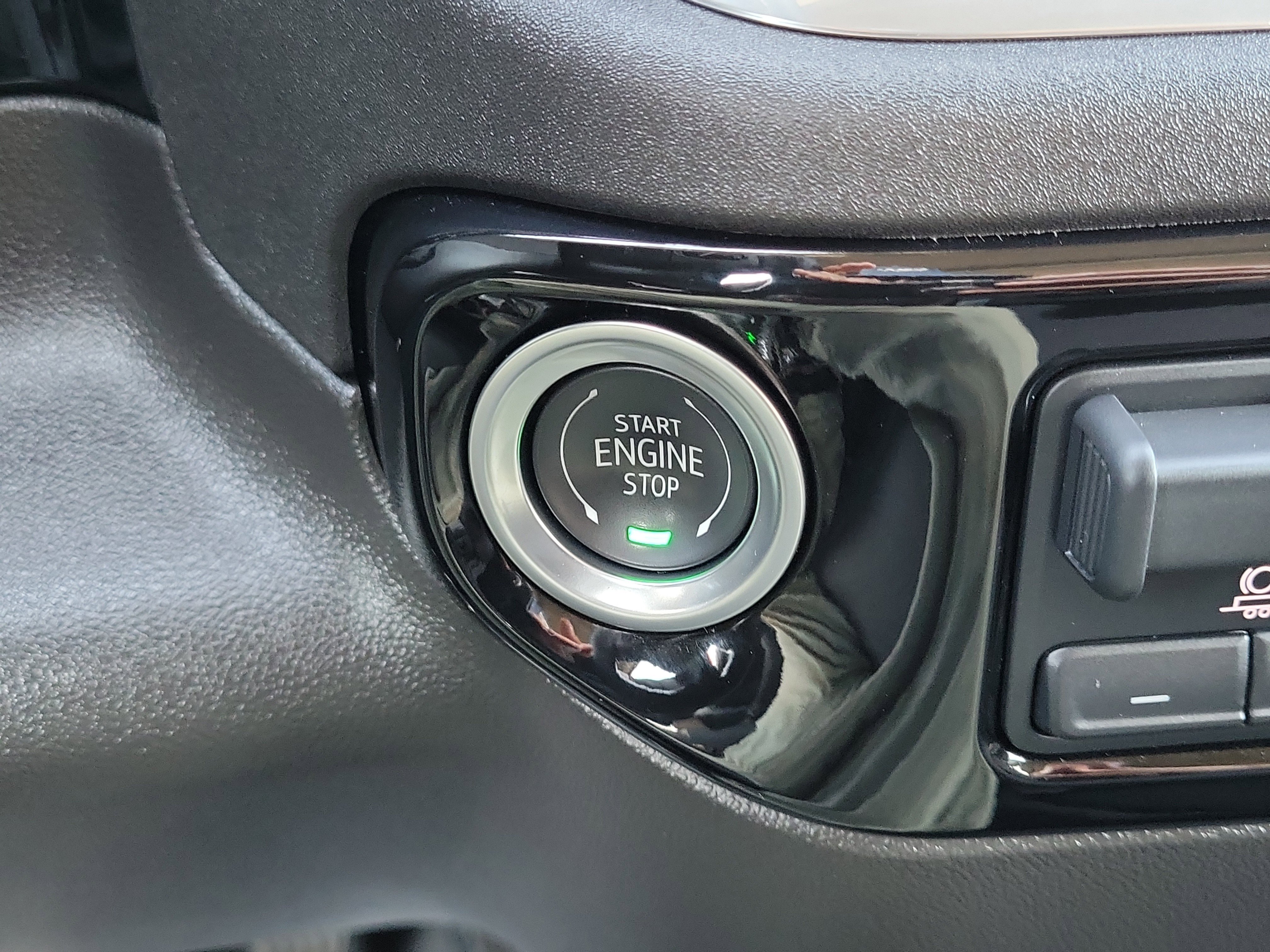 Used 2025 Chevrolet Silverado 1500 LT RWD image 16