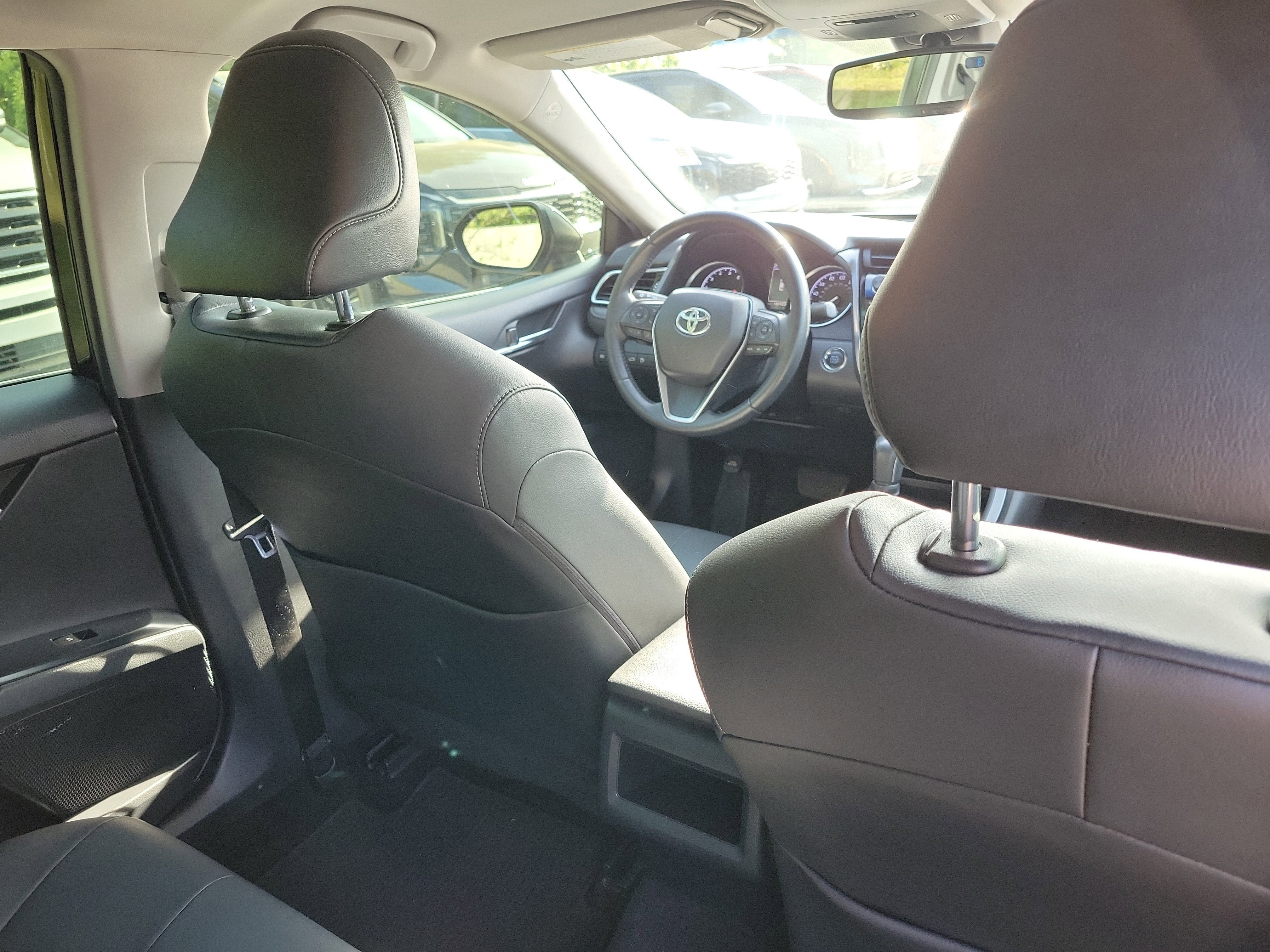 Used 2018 Toyota Camry SE w/ Convenience Package image 13