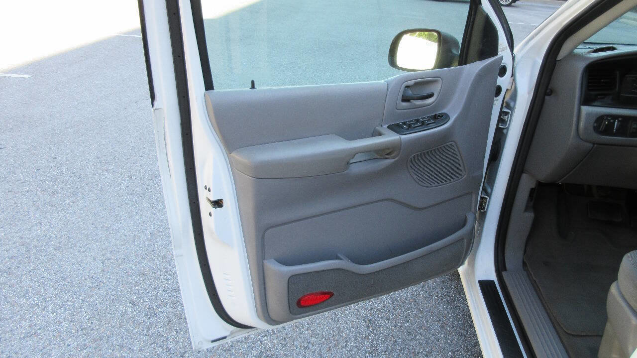 Used 2002 Ford Windstar LX image 12