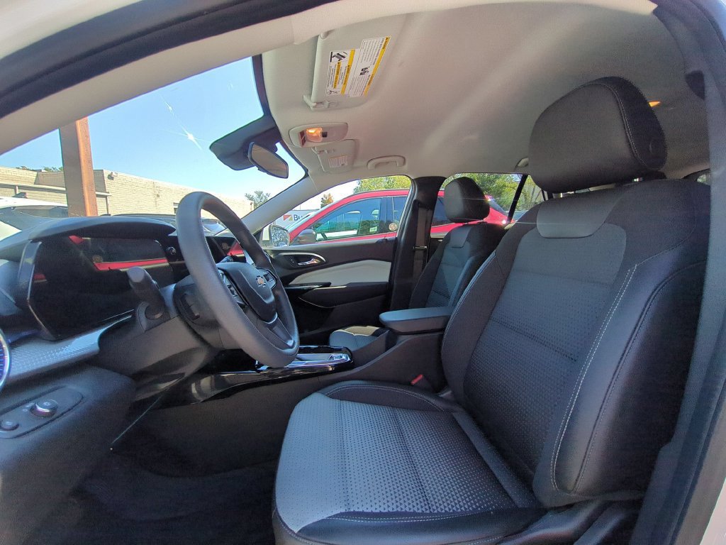 Used 2026 Chevrolet Trax LT FWD image 24