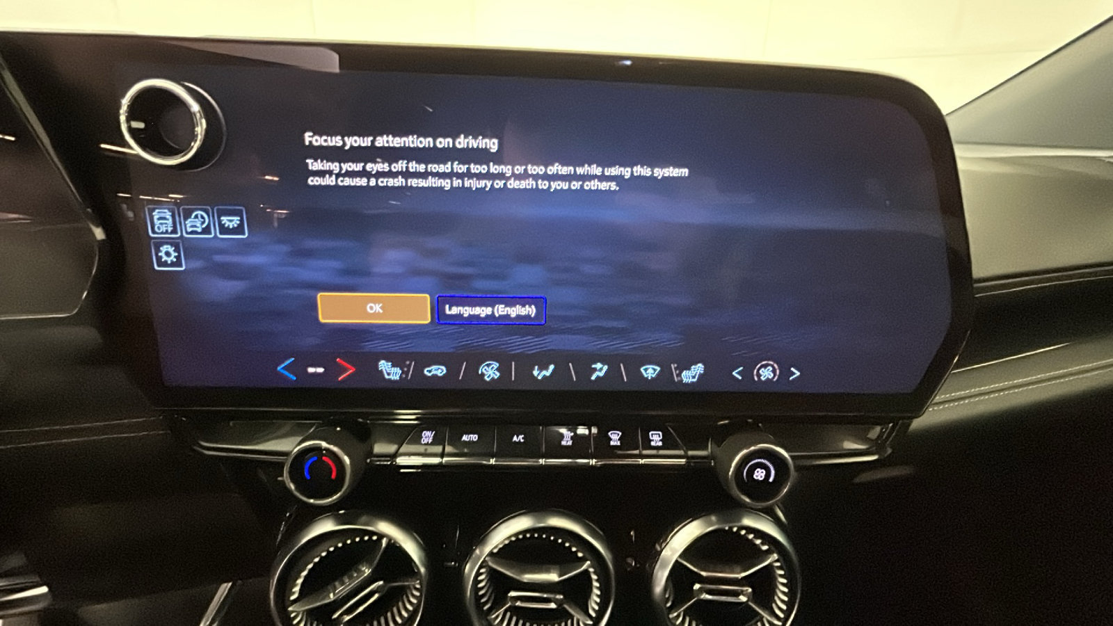 Used 2024 Chevrolet Blazer EV LT AWD/4WD image 28