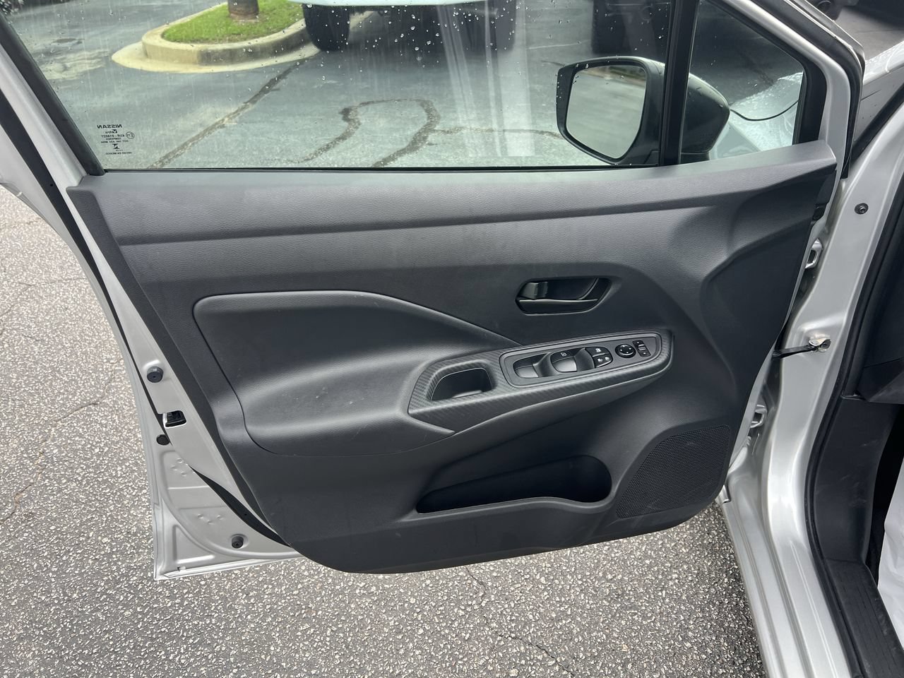 Used 2025 Nissan Versa S FWD image 14
