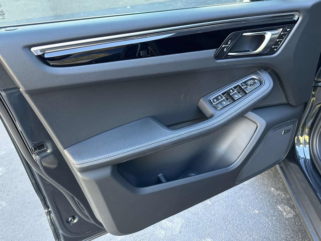 New 2026 Porsche Macan AWD/4WD image 17