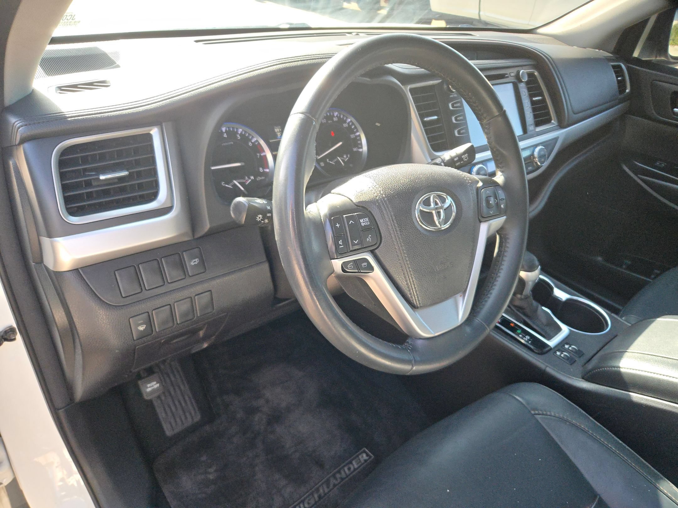 Used 2016 Toyota Highlander XLE FWD image 11