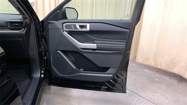 Used 2022 Ford Explorer XLT image 10