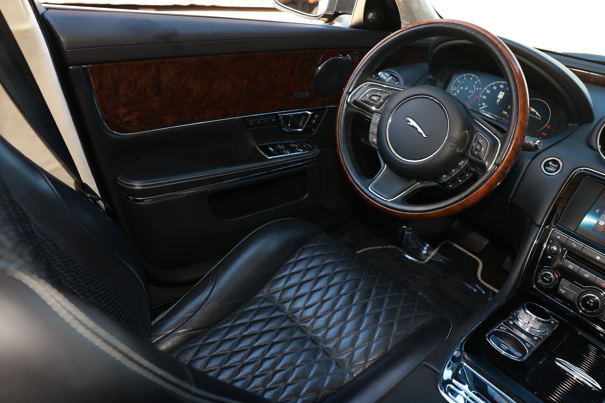Used 2017 Jaguar XJ L Portfolio image 24