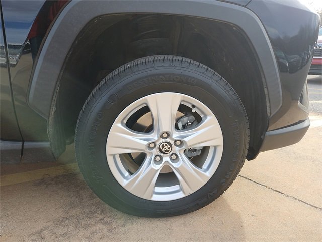 Used 2021 Toyota RAV4 XLE image 9