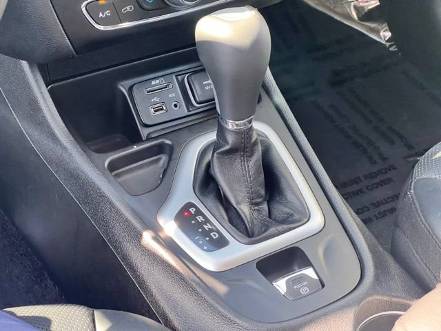 Used 2017 Jeep Cherokee Overland w/ Technology Group FWD image 18