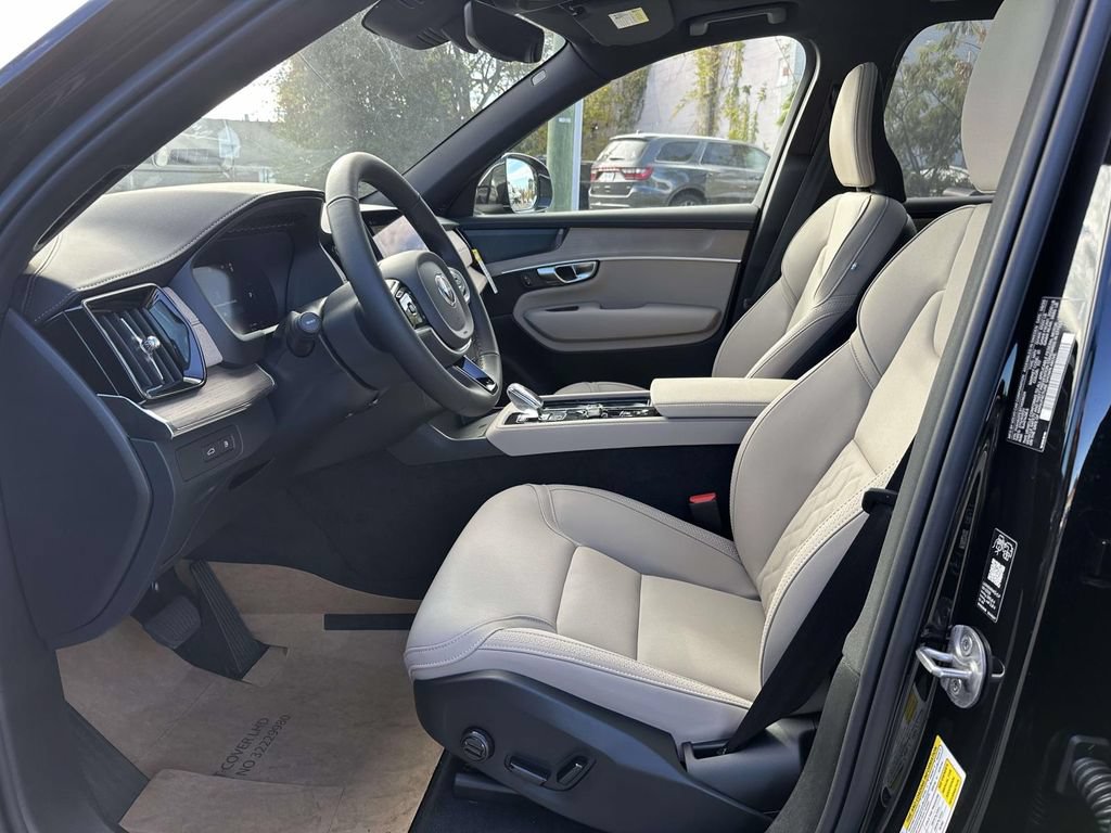 New 2026 Volvo XC90 T8 Plus w/ Protection Package Premier AWD/4WD image 15