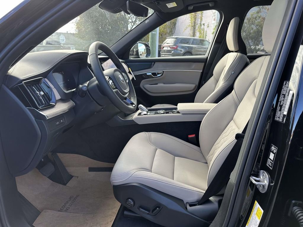 New 2026 Volvo XC90 T8 Plus w/ Protection Package Premier image 15