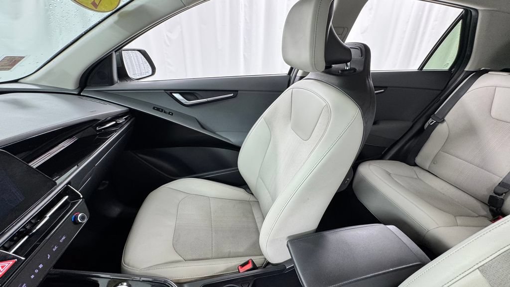 Used 2024 Kia Niro EX FWD image 13