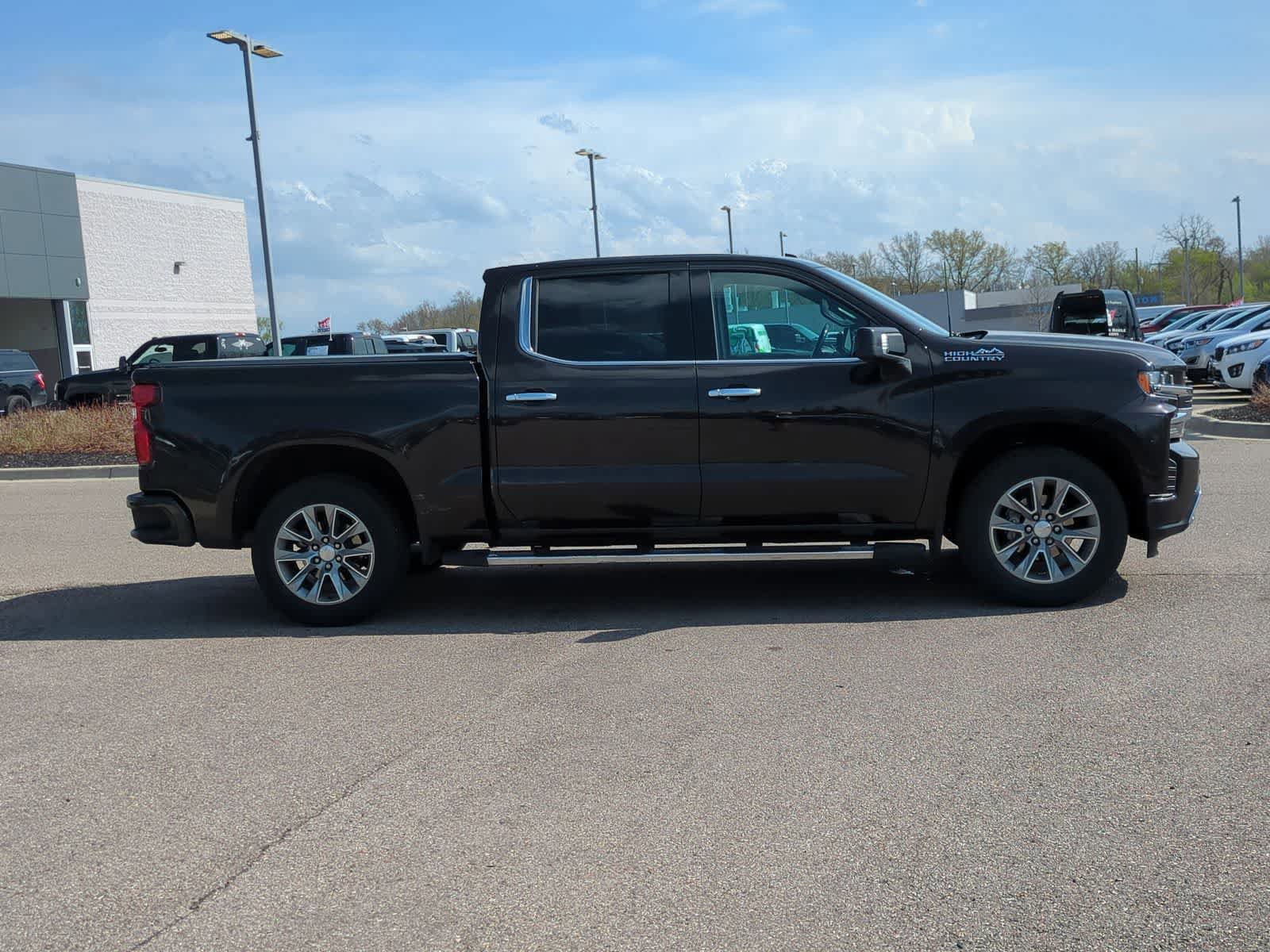 Used 2019 Chevrolet Silverado 1500 High Country w/ Z71 Off-Road Package AWD/4WD image 9