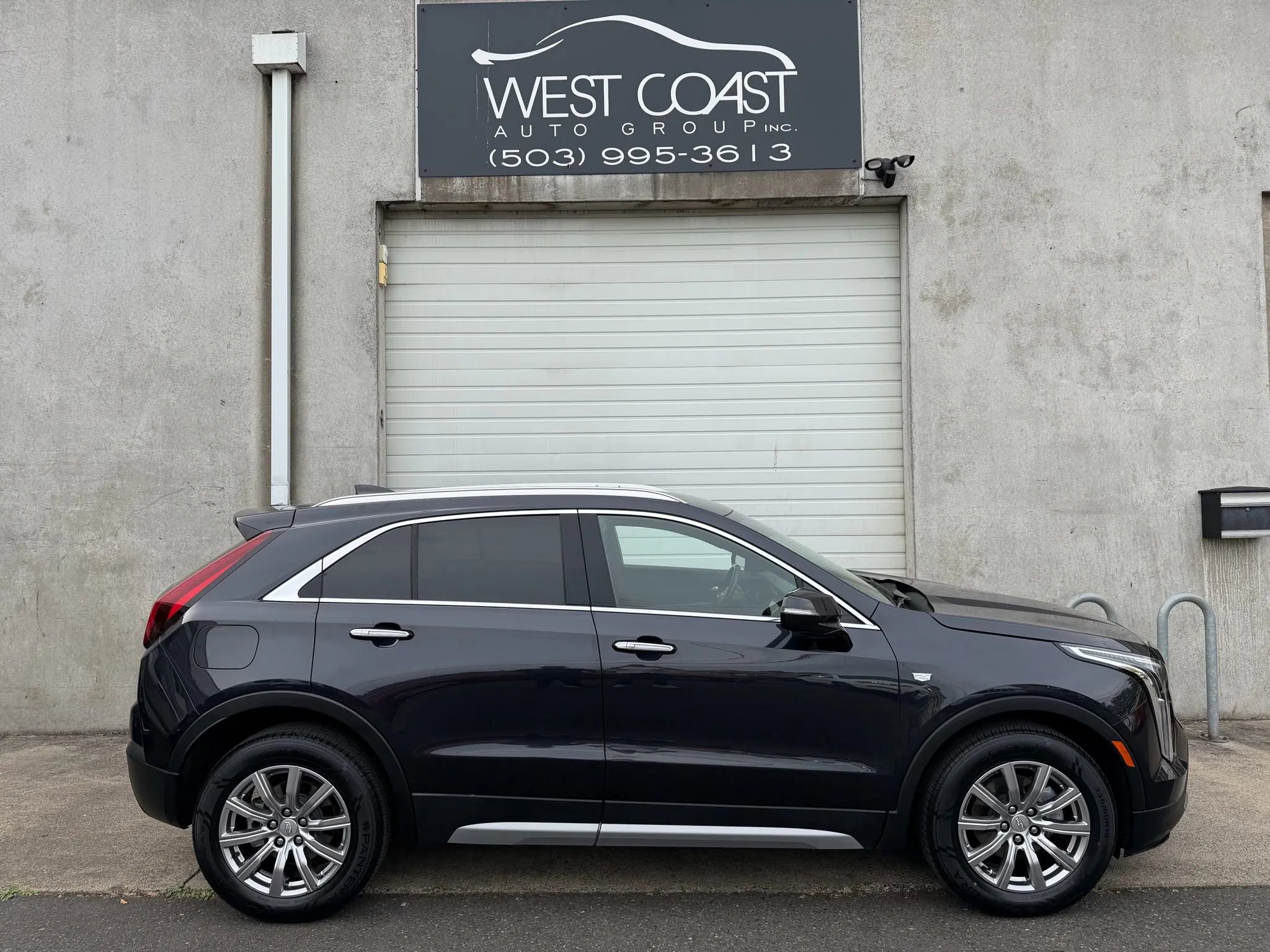 Used 2023 Cadillac XT4 Premium Luxury image 2