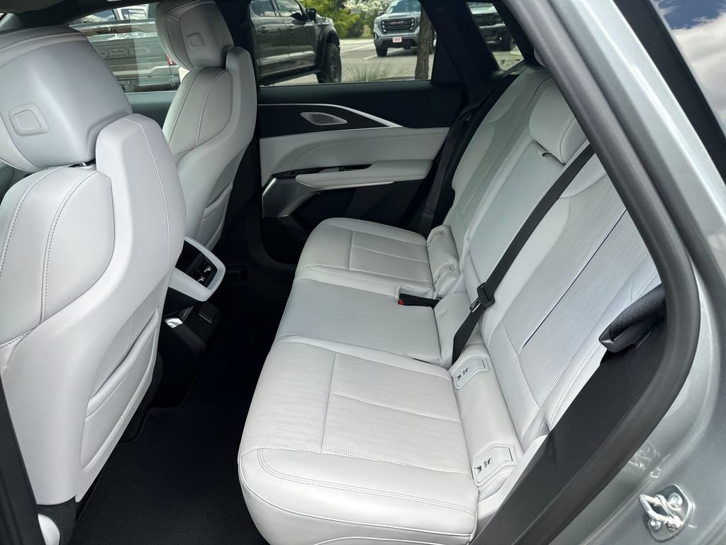New 2026 Cadillac Lyriq Premium Luxury w/ LPO, Floor Liner Package AWD/4WD image 33