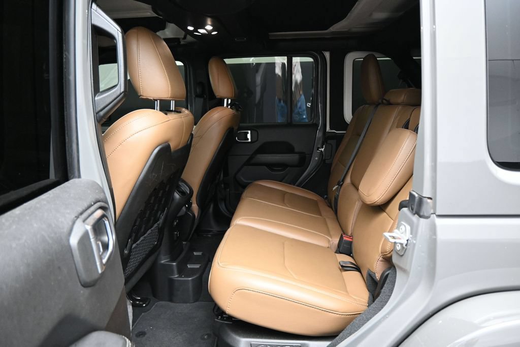 Used 2022 Jeep Wrangler Unlimited Rubicon 4xe w/ Dual Top Group AWD/4WD image 28