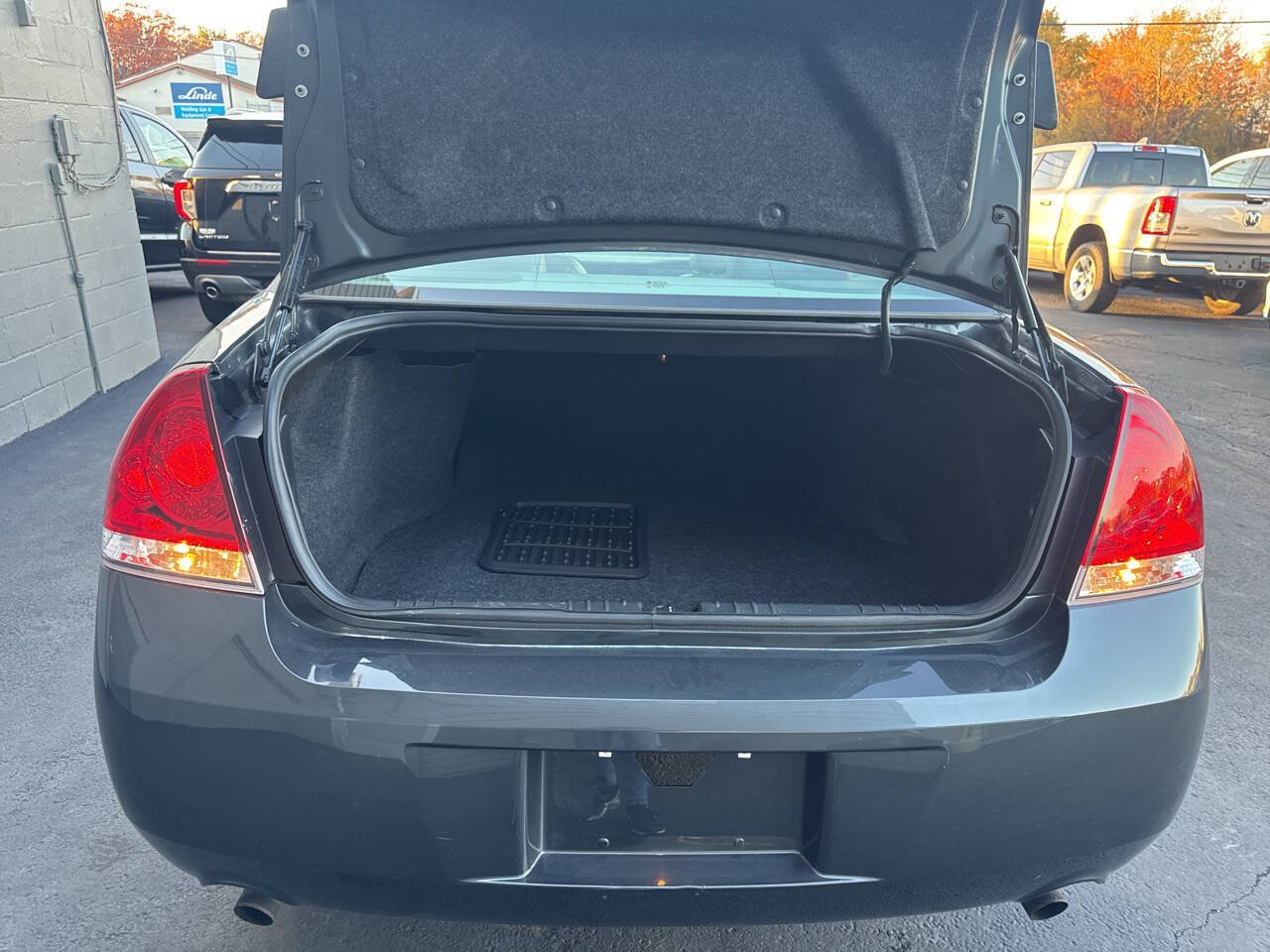 Used 2013 Chevrolet Impala LTZ FWD image 19