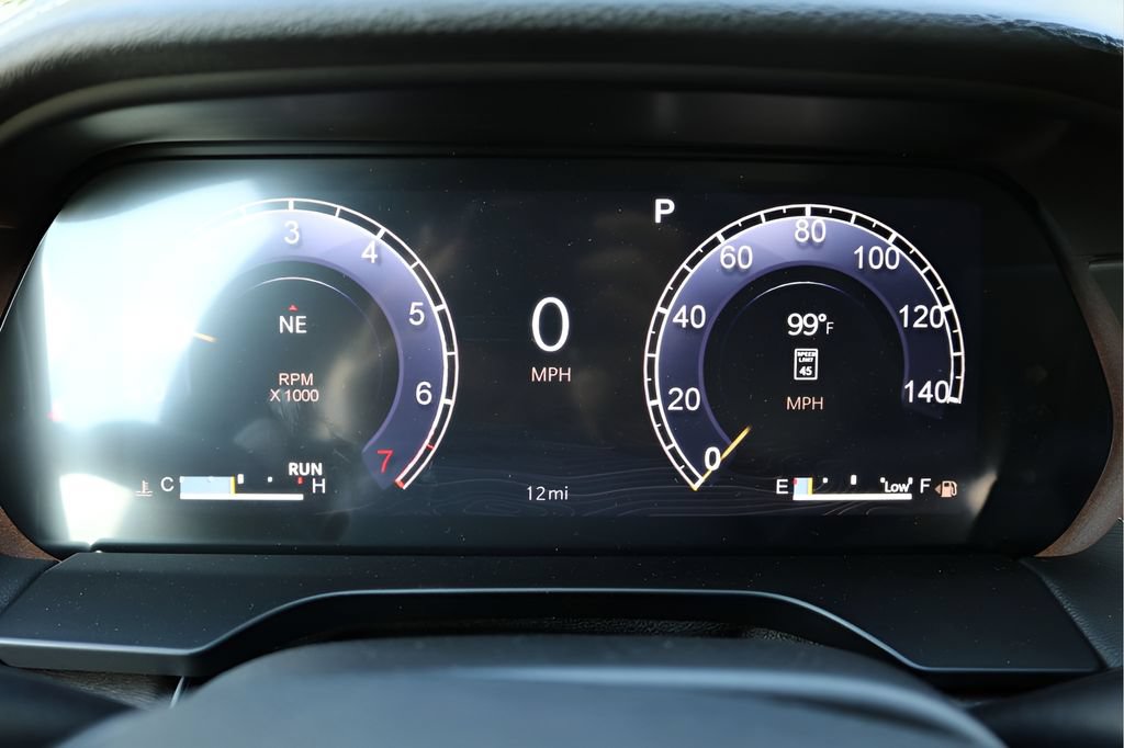 New 2027 Jeep Grand Cherokee Altitude AWD/4WD image 28