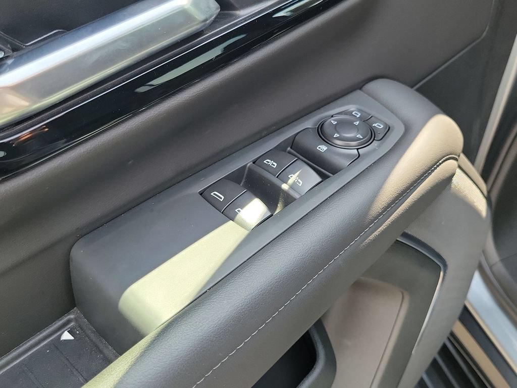 Used 2026 Chevrolet Suburban LS RWD image 23
