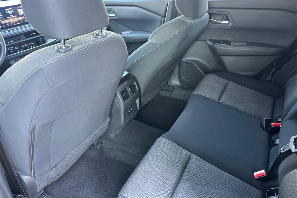 Used 2024 Nissan Rogue SV image 15