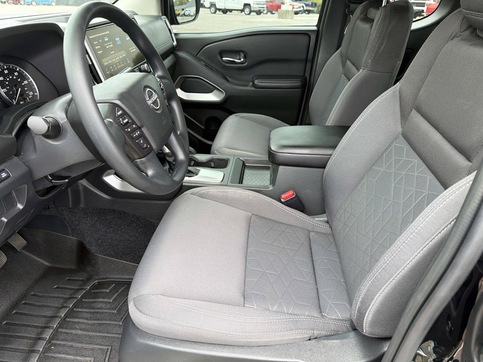 Used 2025 Nissan Frontier SV RWD image 11