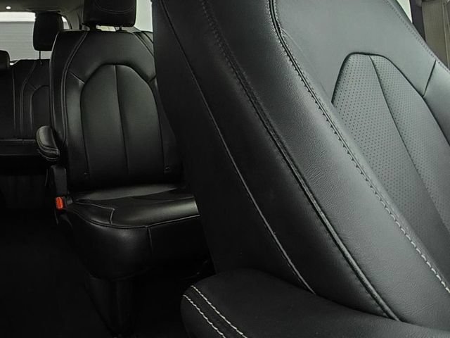 Used 2024 Chrysler Pacifica Touring-L FWD image 29