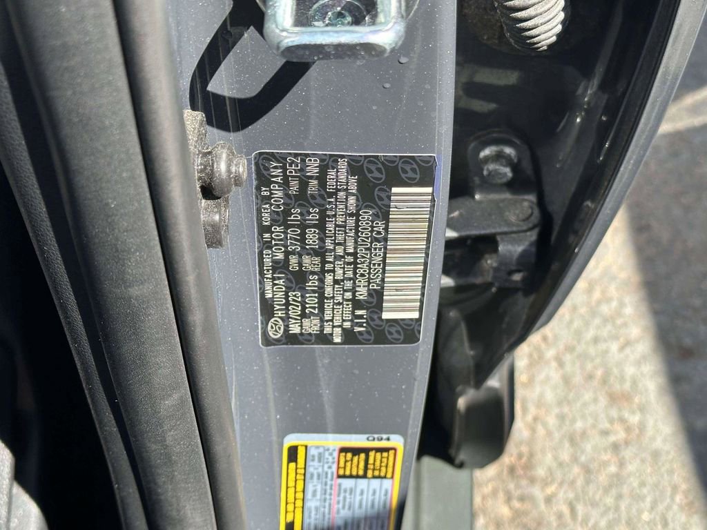 Used 2023 Hyundai Venue SEL FWD image 15