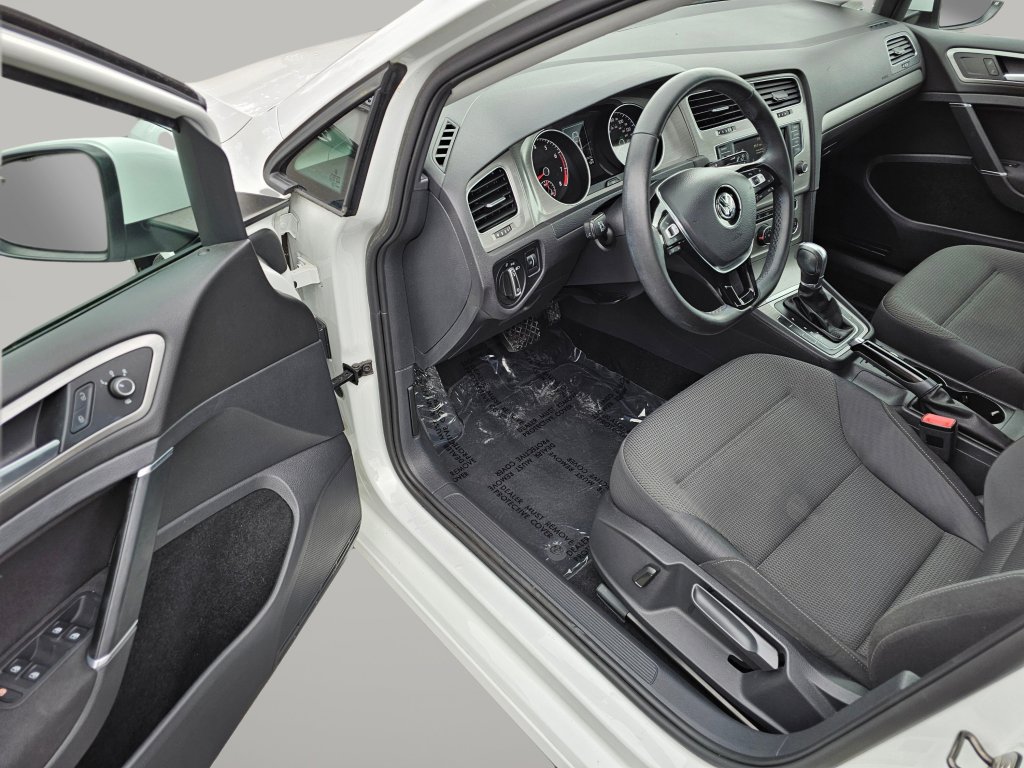 Used 2017 Volkswagen Golf S image 19