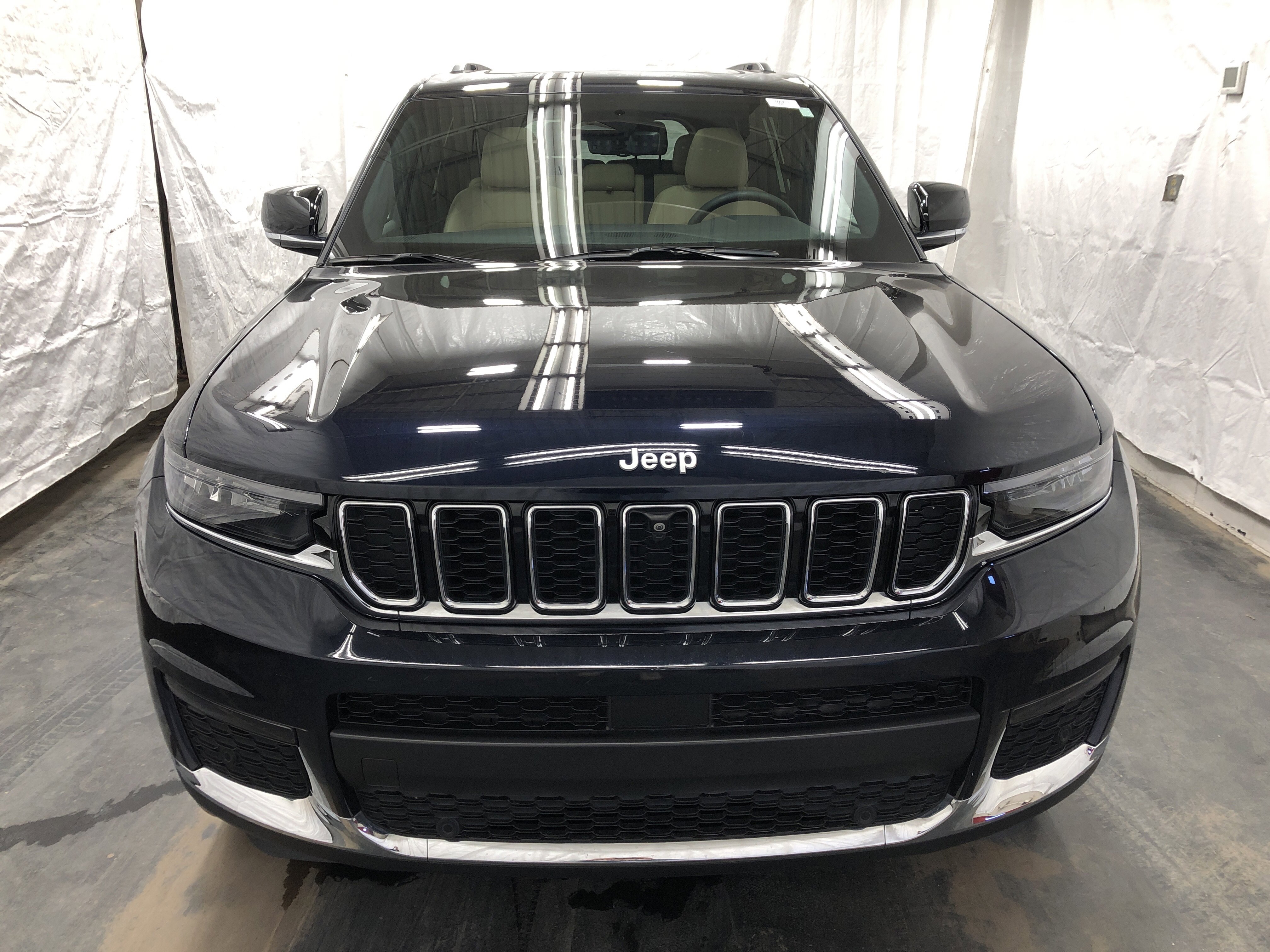 Certified 2024 Jeep Grand Cherokee L Limited w/ Luxury Tech Group II AWD/4WD image 7