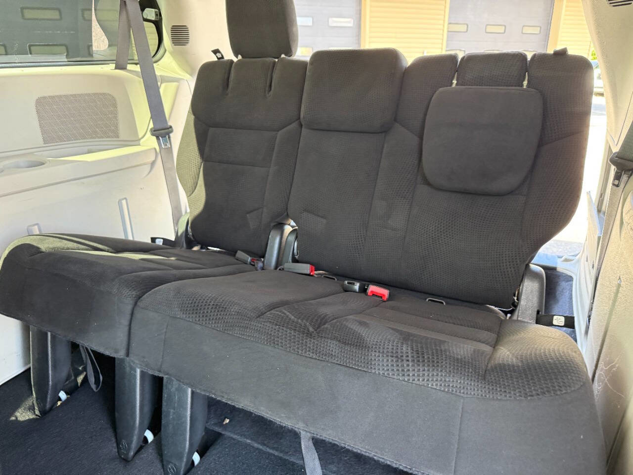 Used 2015 Dodge Grand Caravan SXT w/ Security Group FWD image 25