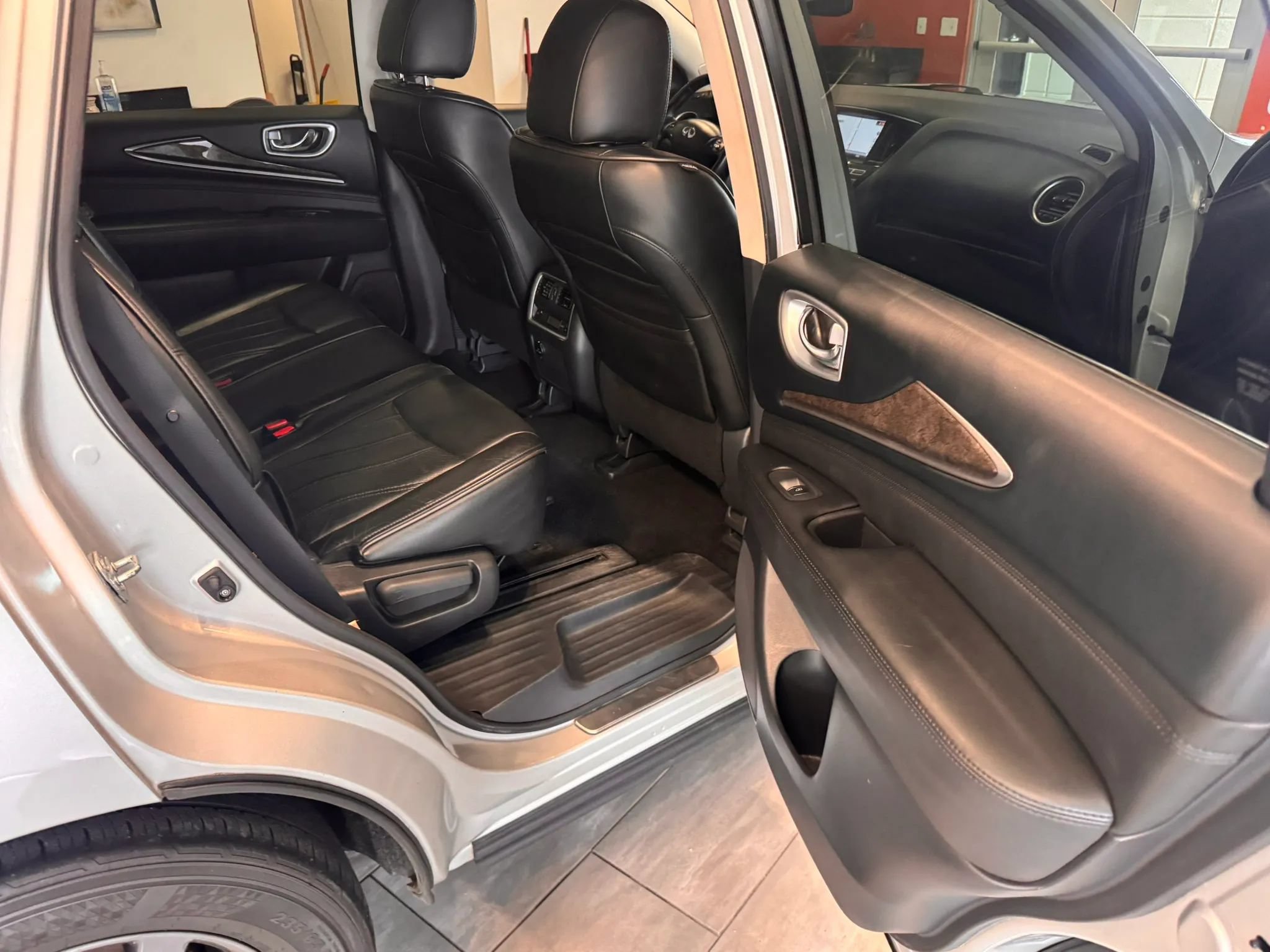 Used 2015 INFINITI QX60 Luxe w/ Premium Plus Package AWD/4WD image 21