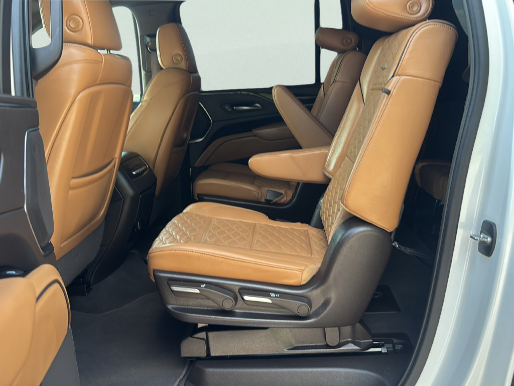 Used 2022 Cadillac Escalade ESV Premium Luxury AWD/4WD image 15