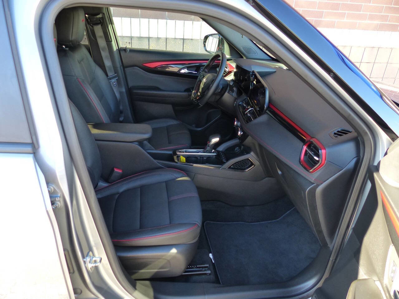 Used 2024 Chevrolet TrailBlazer RS w/ Driver Confidence Package image 41