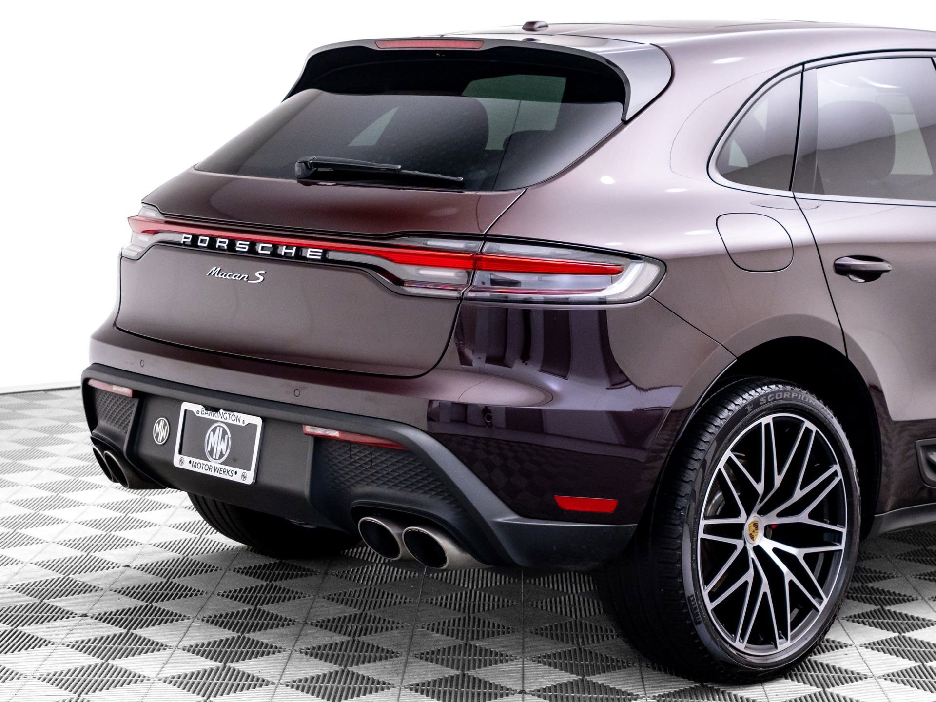 Certified 2023 Porsche Macan S AWD/4WD image 33