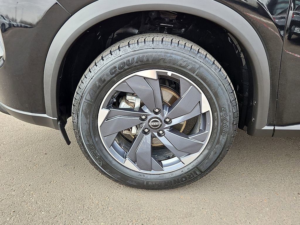 Used 2025 Nissan Rogue SV image 7