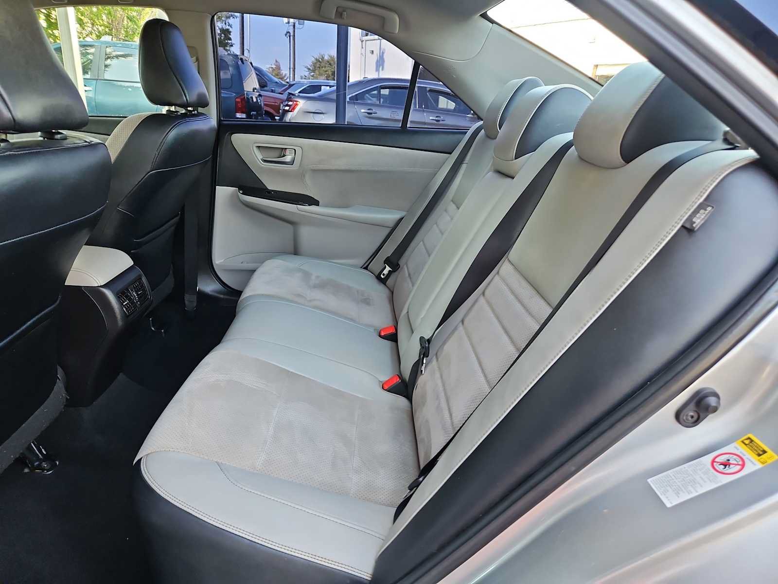 Used 2015 Toyota Camry XSE FWD image 18