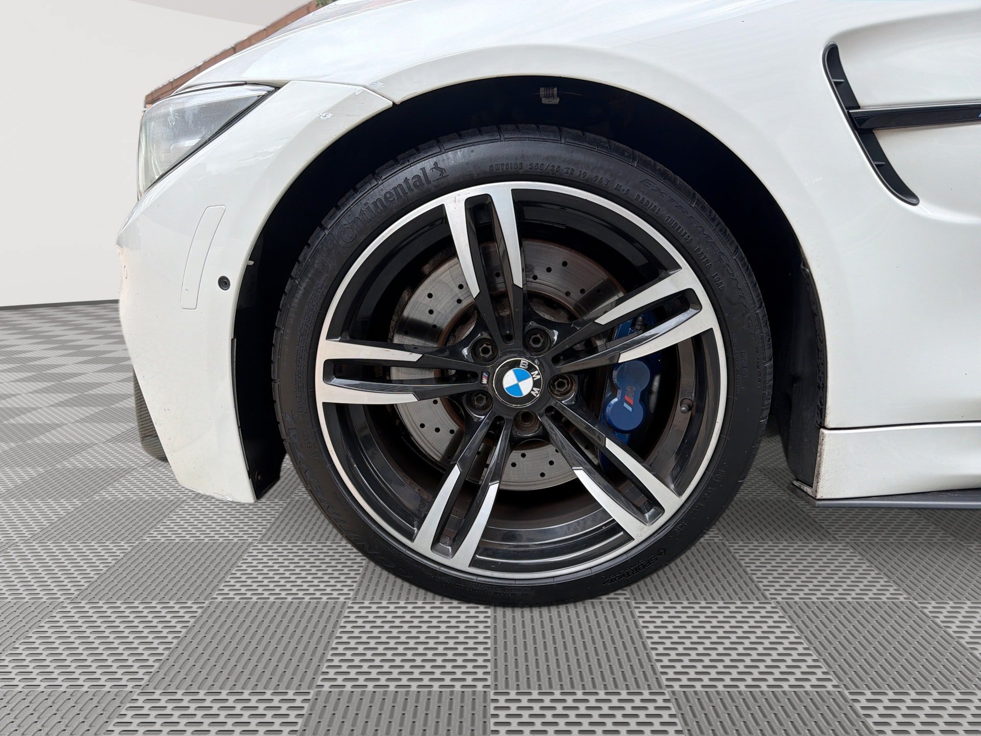 Used 2018 BMW M4 Coupe w/ Ultimate Package RWD image 19