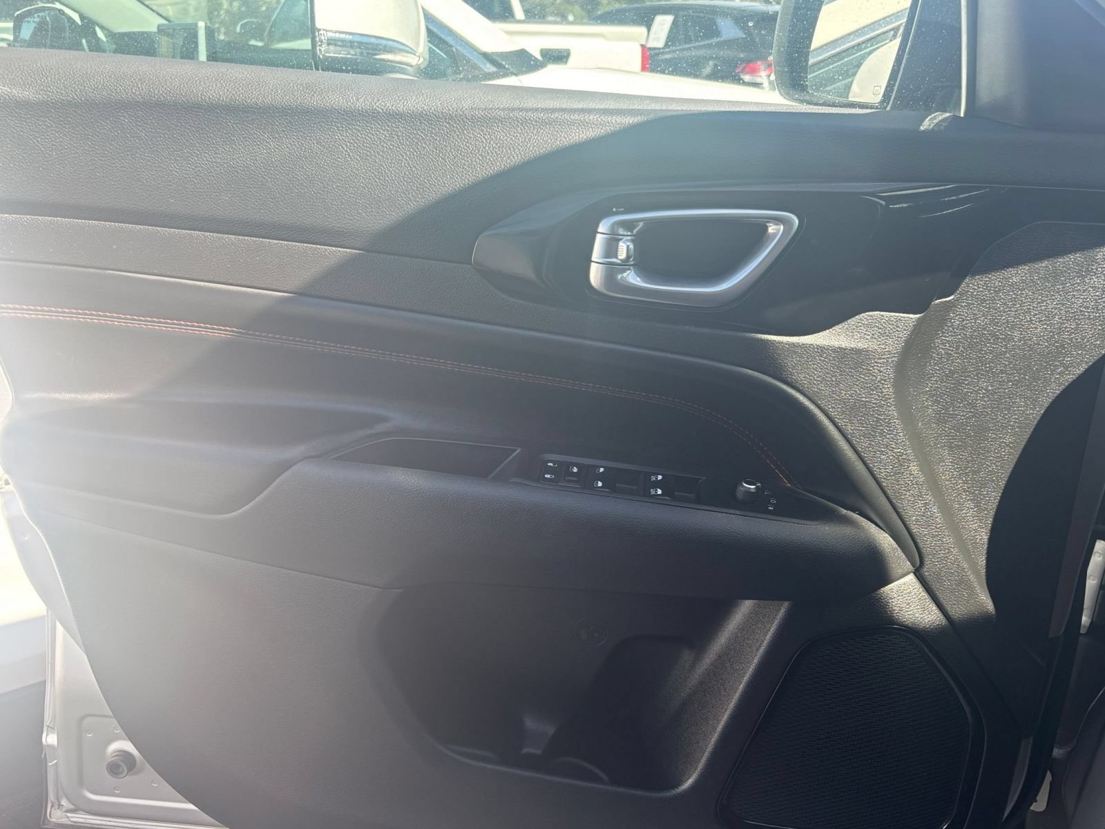 Used 2025 Jeep Compass Trailhawk AWD/4WD image 18