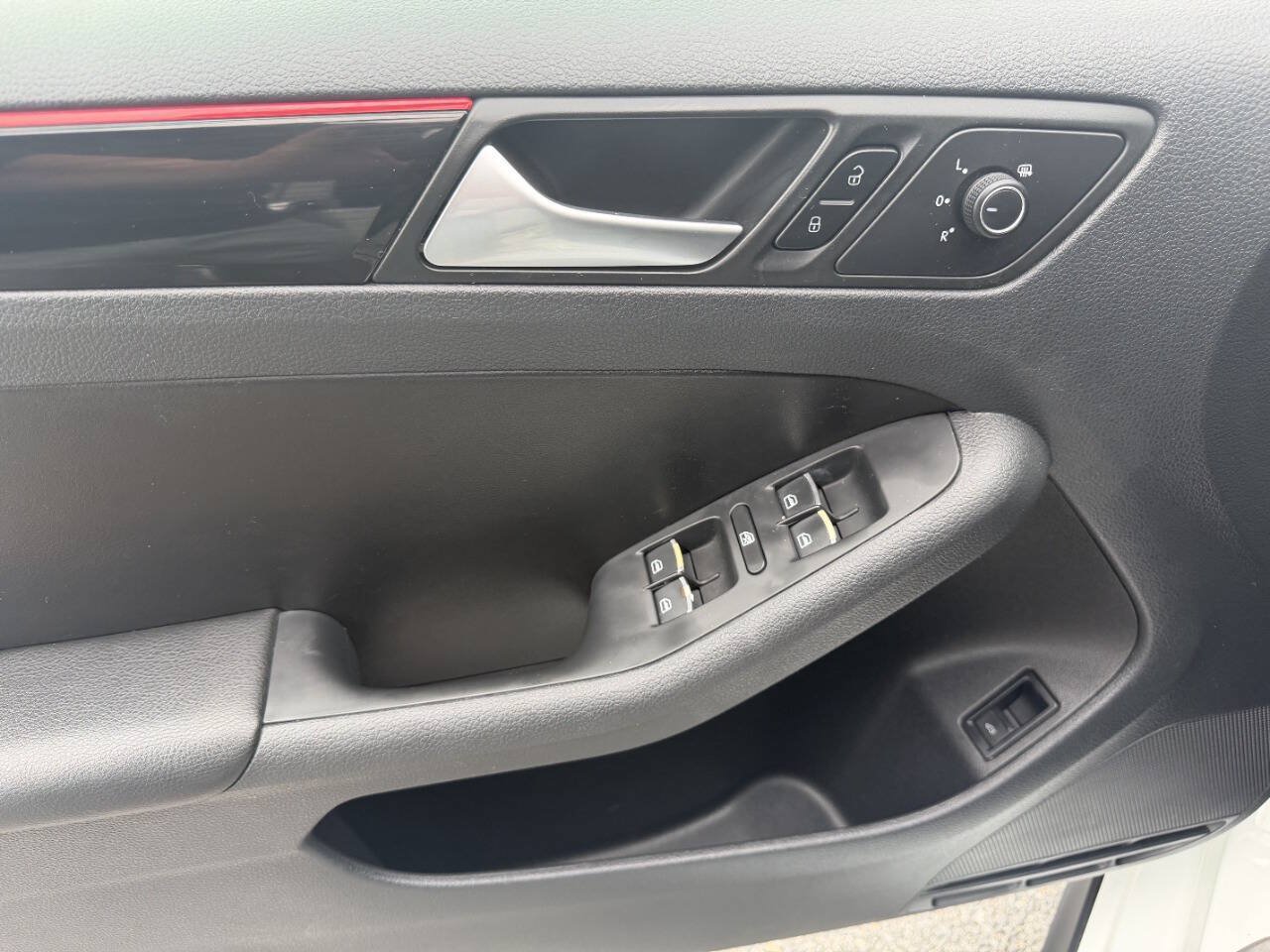 Used 2017 Volkswagen Jetta GLI FWD image 29