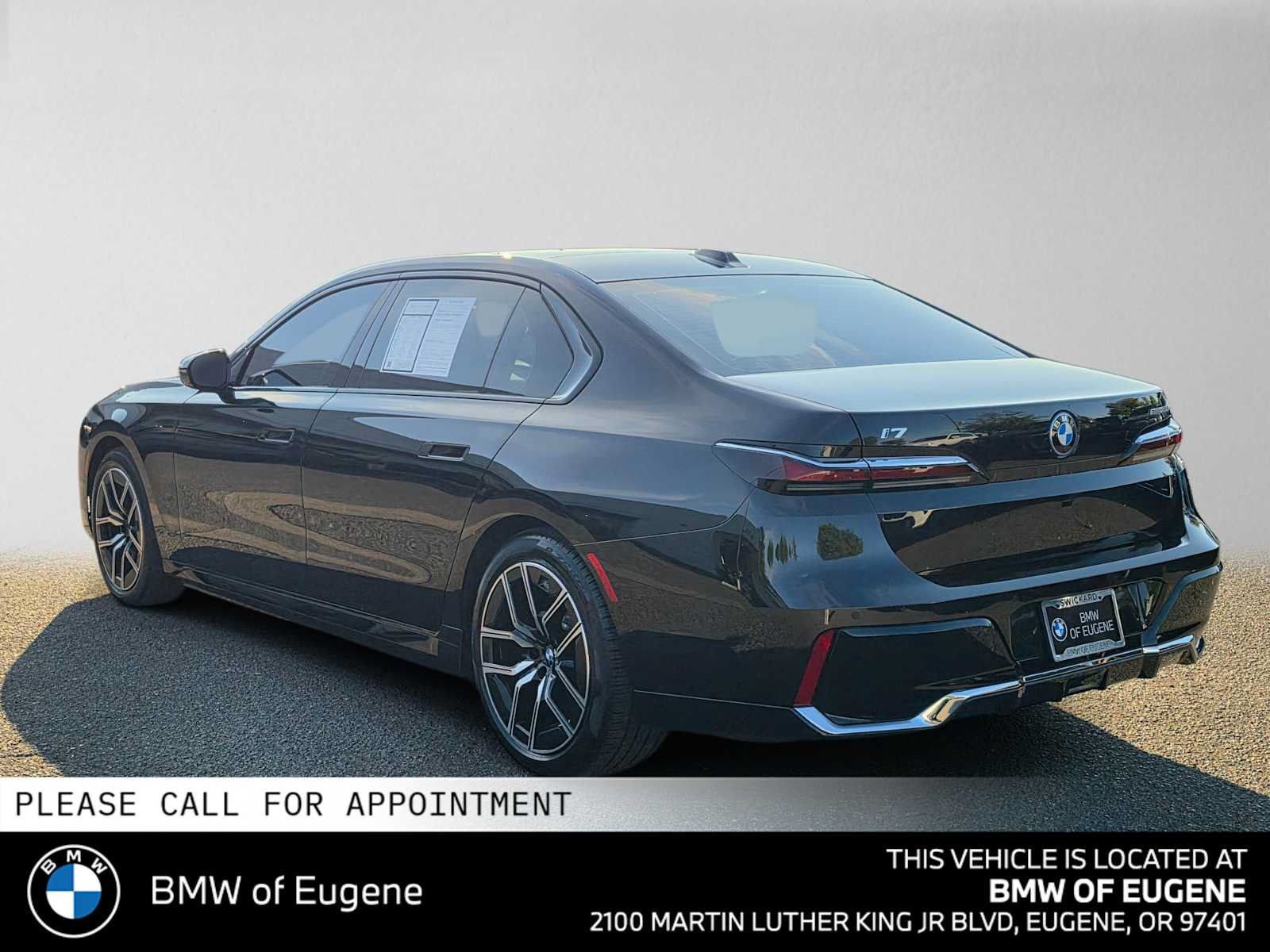 Used 2025 BMW i7 eDrive50 w/ M Sport Package RWD image 5