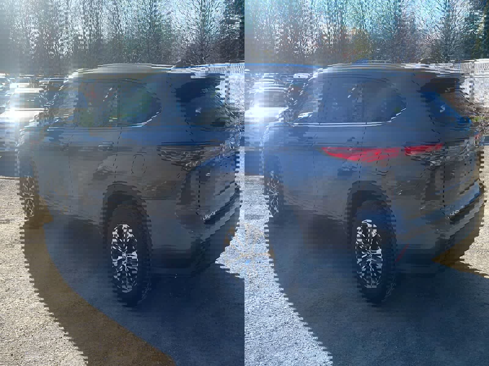 Used 2021 Toyota Highlander XLE image 6