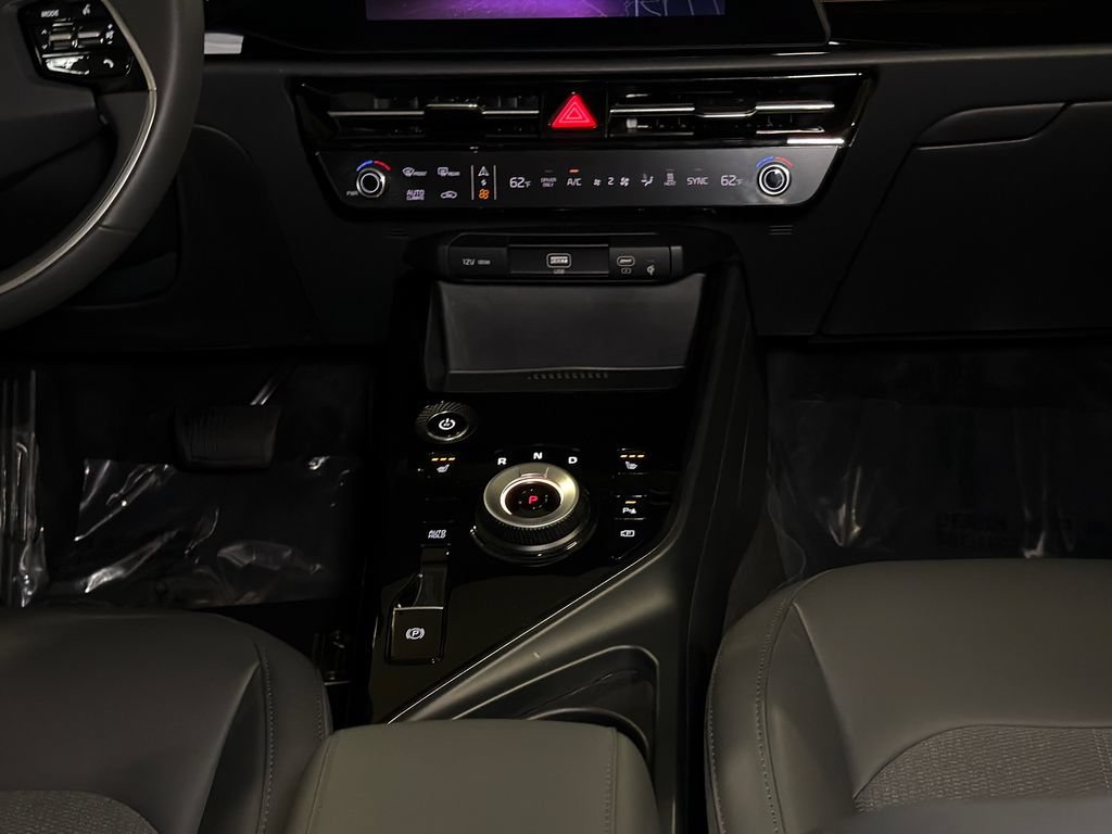 Certified 2024 Kia Niro Wind FWD image 18