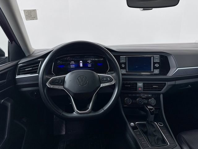 Used 2024 Volkswagen Jetta SE image 22
