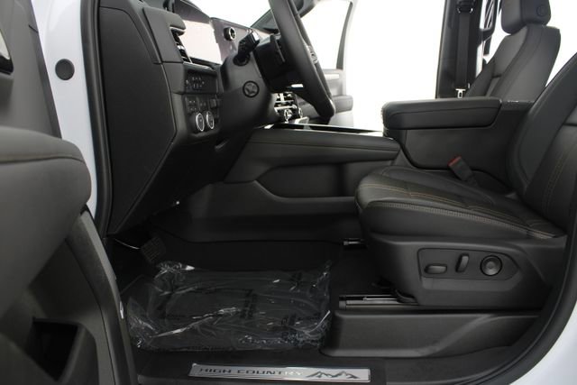 New 2026 Chevrolet Tahoe High Country w/ Sun And Tow Package AWD/4WD image 21