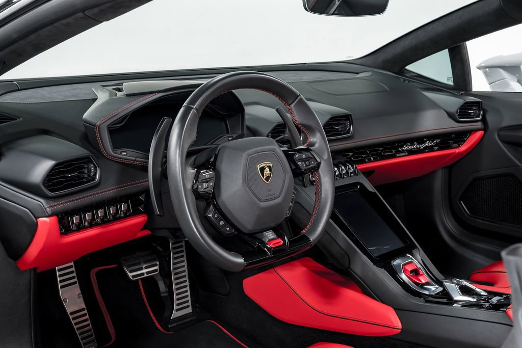 Used 2022 Lamborghini Huracan EVO RWD image 12