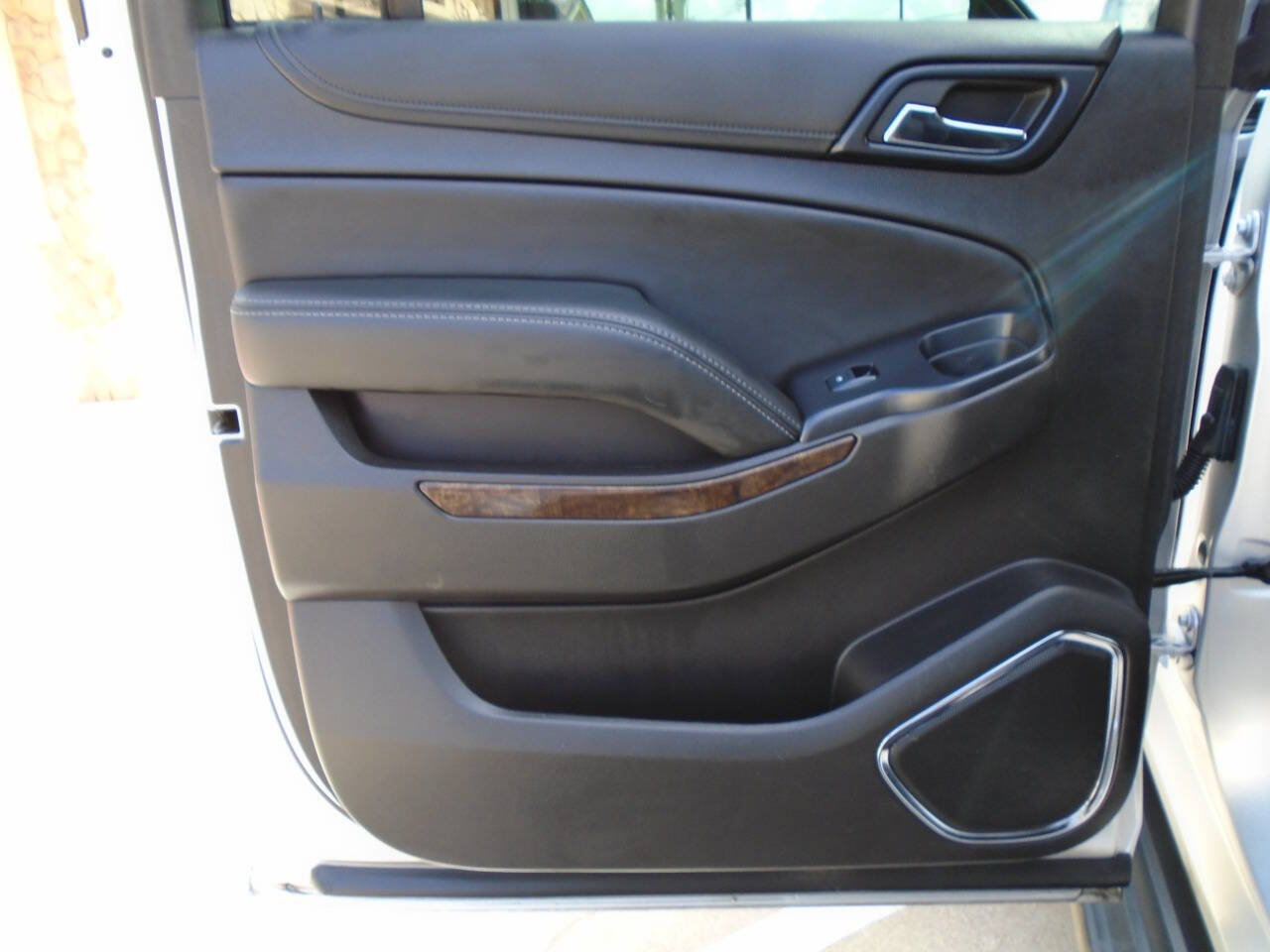 Used 2015 Chevrolet Suburban LT w/ Texas Edition RWD image 31