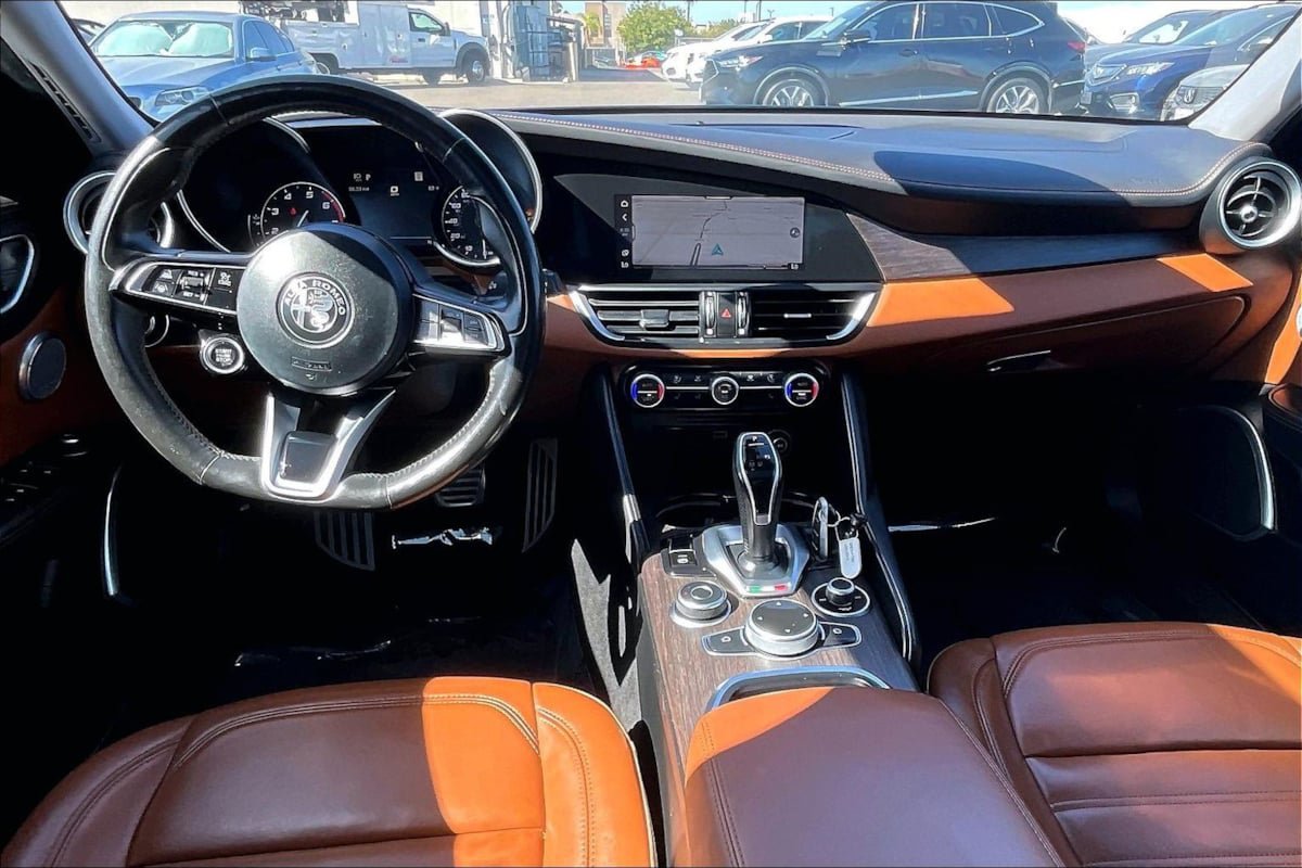Used 2020 Alfa Romeo Giulia Ti RWD image 12