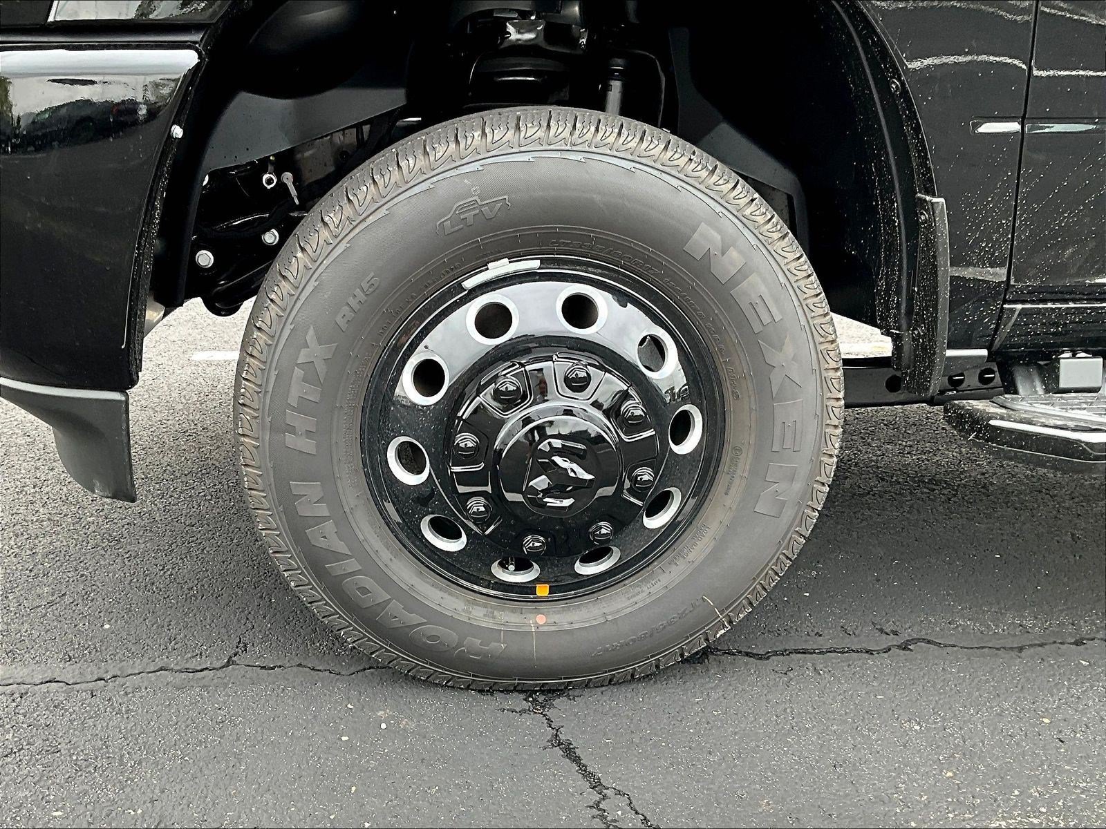 New 2027 RAM 3500 Big Horn AWD/4WD image 12